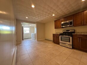 136 Chelsea St, Unit 3 in Boston, MA - Foto de edificio - Building Photo