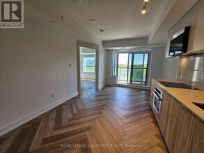 717-718 CEDARLAND Dr in Markham, ON - Building Photo - Building Photo