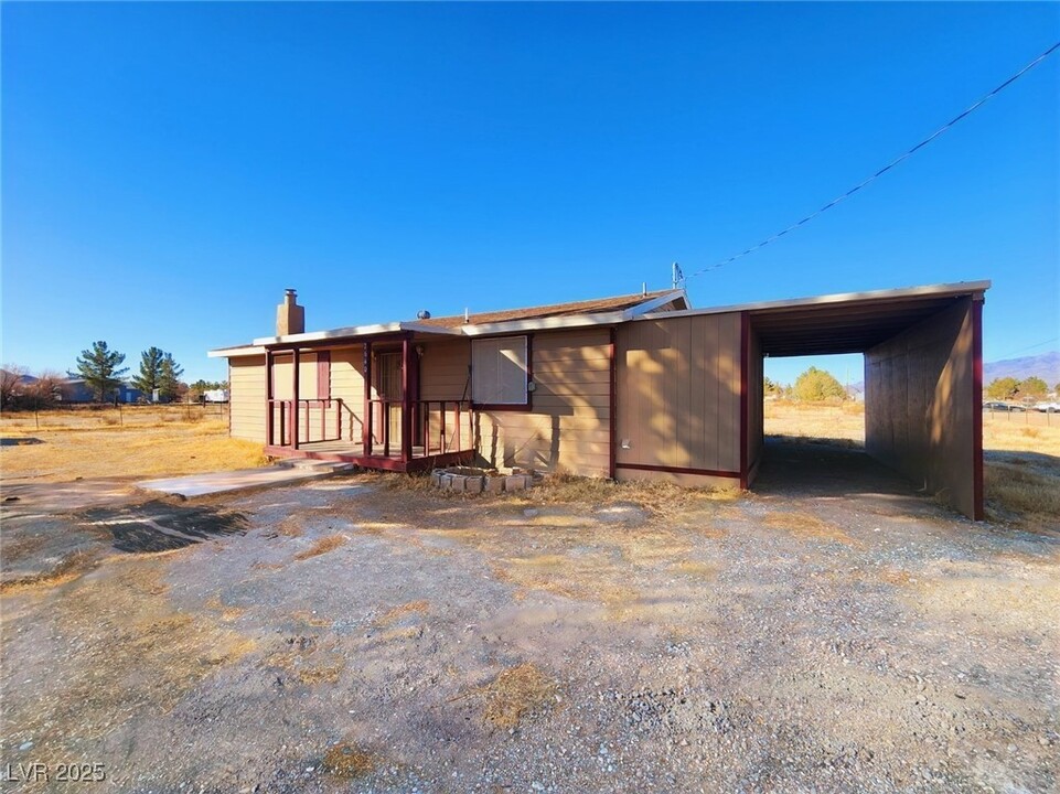 2640 Tough Girl Rd in Pahrump, NV - Building Photo