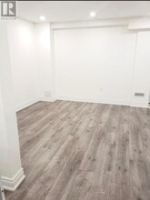 10 Newcastle Crescent in Brampton, ON - Building Photo - Building Photo