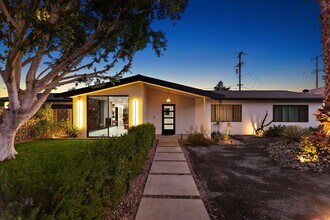 565 W Yorba Rd in Palm Springs, CA - Building Photo - Building Photo