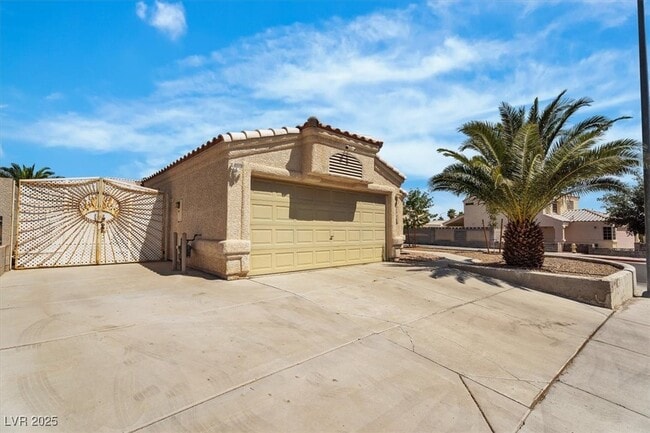 8200 Cimarron Ridge Dr in Las Vegas, NV - Building Photo - Building Photo