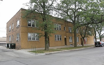 5903 W Irving Park Rd in Chicago, IL - Foto de edificio - Building Photo