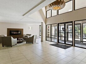 7200 York Ave S, Unit 7200-421 in Edina, MN - Building Photo