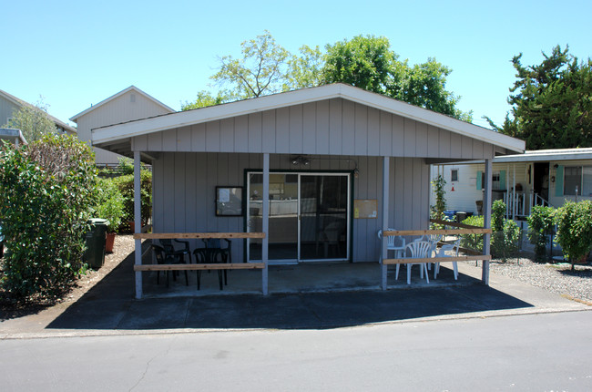 515 College Ave in Santa Rosa, CA - Building Photo - Building Photo