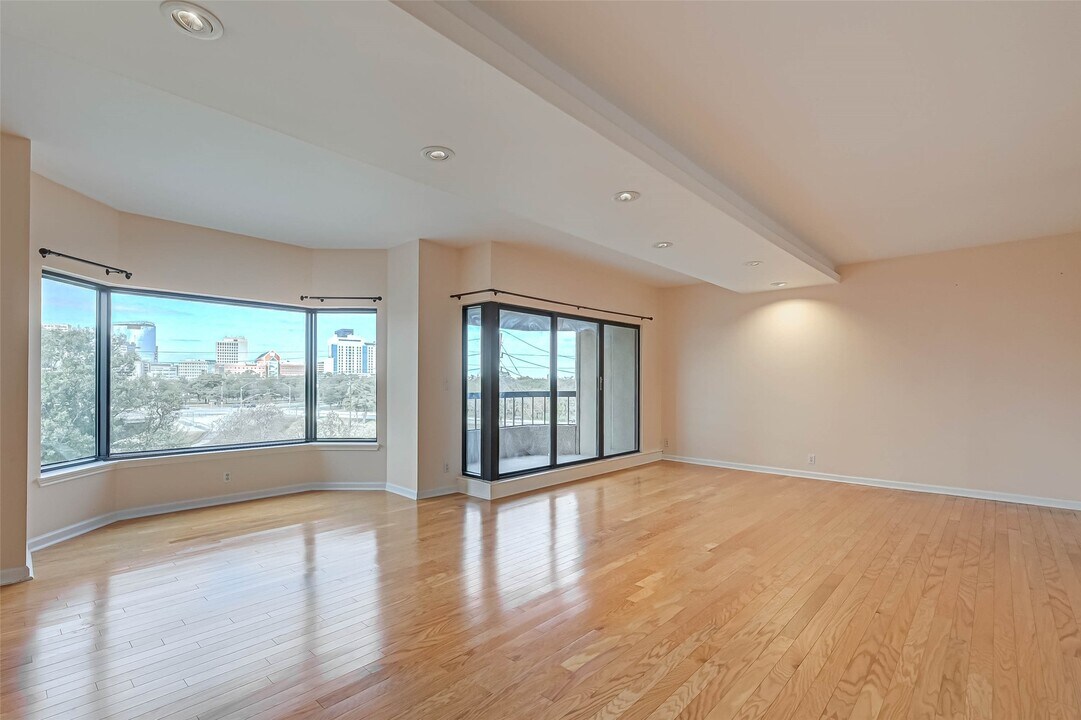 2001 Holcombe Blvd in Houston, TX - Building Photo