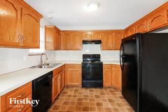 1216 N Ponca Dr in Independence, MO - Foto de edificio - Building Photo