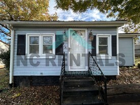 715 3rd Ave in Reidsville, NC - Building Photo