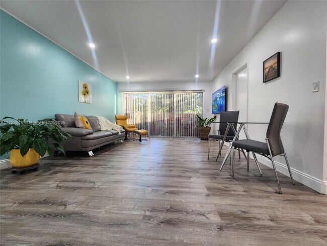 7101 W Sunrise Blvd-Unit -A1 in Plantation, FL - Building Photo - Building Photo