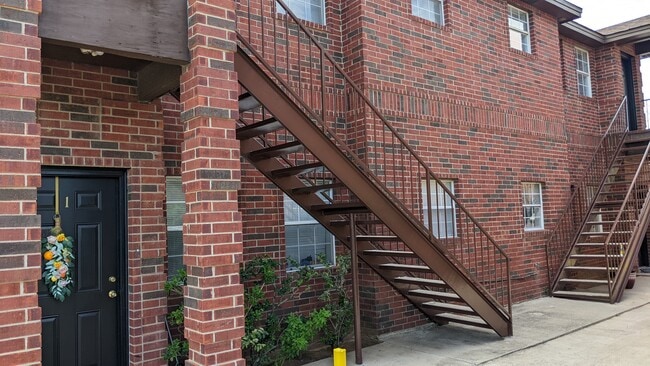 1820 Mercer St in Laredo, TX - Foto de edificio - Building Photo