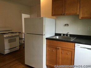 148 5th St, Unit 6 in Cambridge, MA - Building Photo - Building Photo