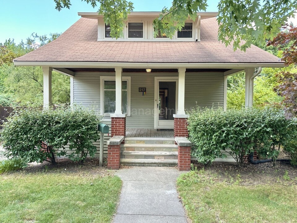 217 Gardenia Ave in Royal Oak, MI - Building Photo