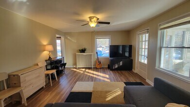 6804 Northway, Unit 6804 in Greendale, WI - Foto de edificio - Building Photo