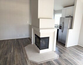 7220 Calle Cristobal in San Diego, CA - Foto de edificio - Building Photo