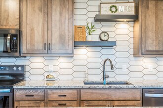 4221 N Knob Hill Ct in Sioux Falls, SD - Foto de edificio - Building Photo