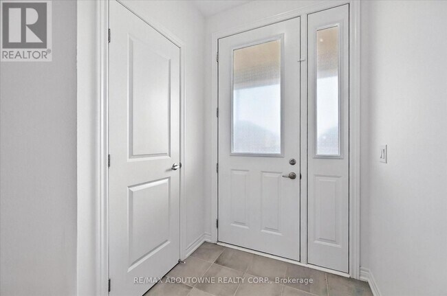 353 Raymond Rd in Hamilton, ON - Building Photo - Building Photo
