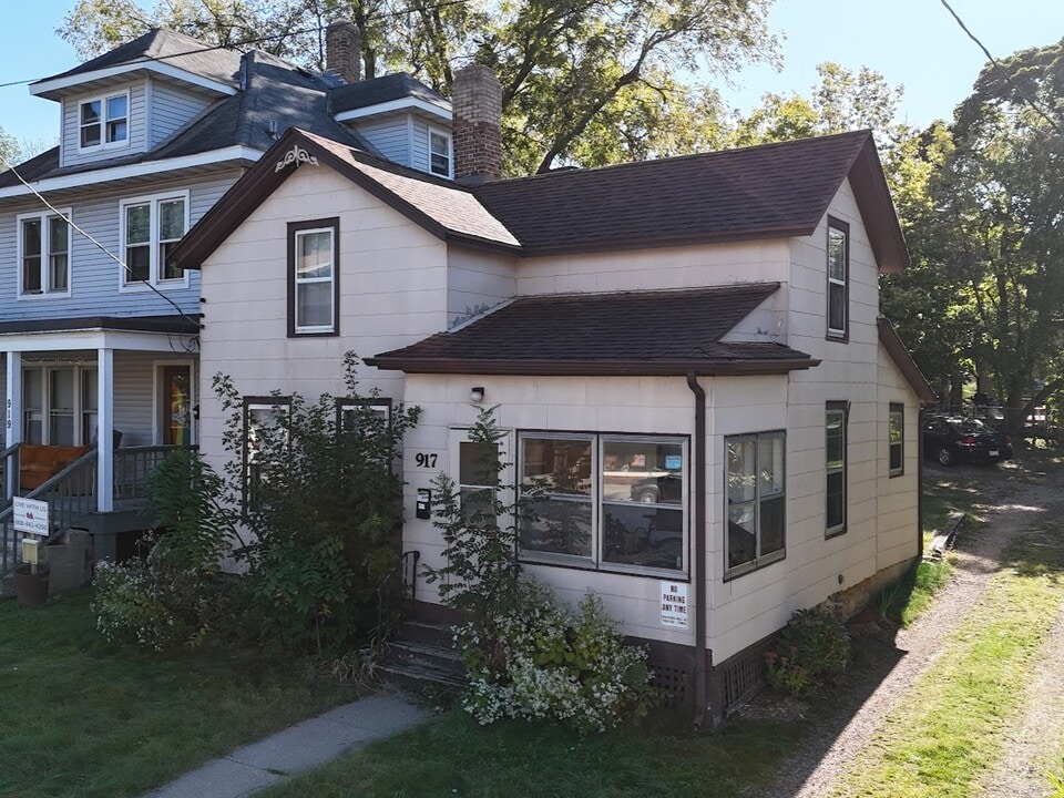 917 E Johnson St in Madison, WI - Foto de edificio