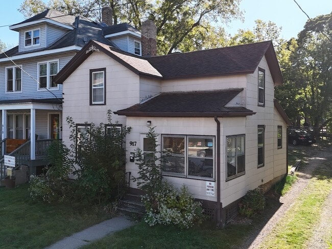 property at 917 E Johnson St