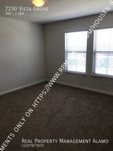 7230 Vista Grove in San Antonio, TX - Building Photo - Building Photo