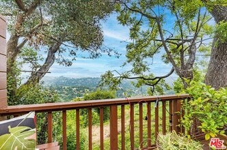 10136 Hollow Glen Cir in Los Angeles, CA - Building Photo - Building Photo