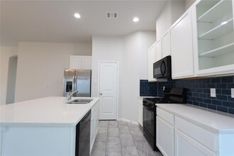 631 Norwalk Dr in Rosharon, TX - Building Photo - Building Photo