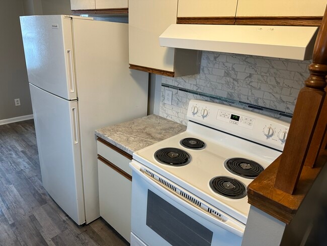 2718 Alder Creek Dr S, Unit 2 in North Tonawanda, NY - Foto de edificio - Building Photo