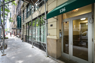 136-138 W 22nd St in New York, NY - Foto de edificio - Building Photo