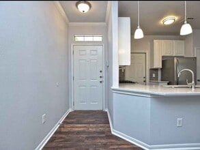 3300 Forest Creek Dr in Round Rock, TX - Foto de edificio - Building Photo