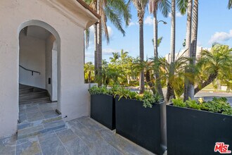 8000 4th St in West Hollywood, CA - Building Photo - Building Photo