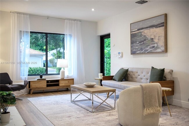 360 NE 87th St in El Portal, FL - Building Photo - Building Photo