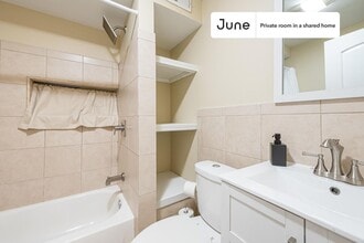 Room in Shared 3 bed/1 bath home, Unit A in Chicago, IL - Foto de edificio - Building Photo