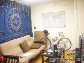 879 Beacon St, Unit 23 in Boston, MA - Building Photo - Building Photo