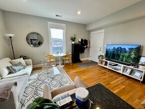 405 S Huntington Ave in Boston, MA - Building Photo - Building Photo