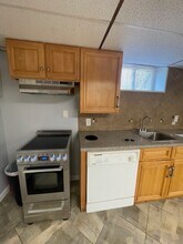 96 Holland St, Unit 1B in Somerville, MA - Building Photo - Building Photo