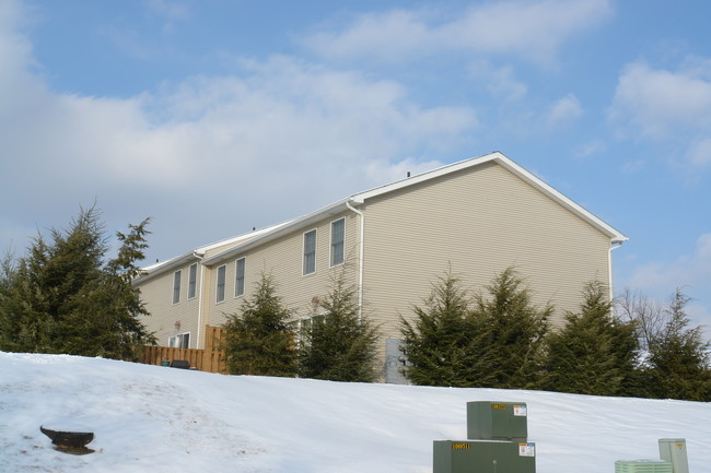 Farmstead Lane Townhomes in State College, PA - Building Photo - Building Photo