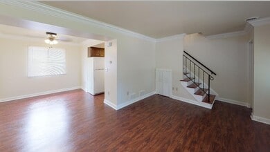 Wilson Pl. / Monroe St. in Oswego, IL - Building Photo - Building Photo