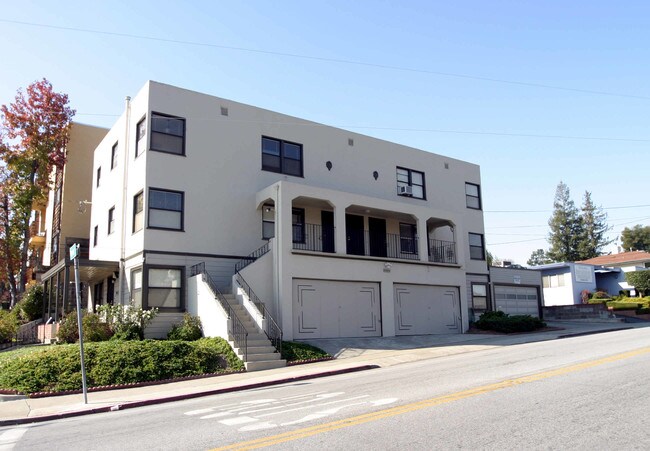 992 Warren St in Hayward, CA - Foto de edificio - Building Photo