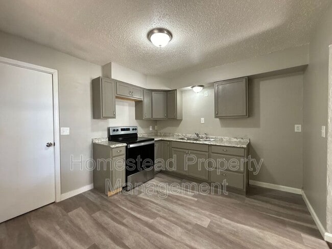 305 E Jacobs Dr in Midwest City, OK - Building Photo - Building Photo