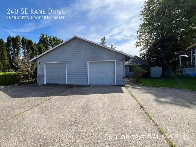 240 SE Kane Dr in Gresham, OR - Building Photo - Building Photo