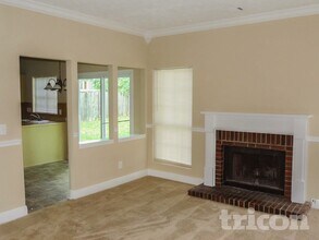 6387 Laurel Post Dr in Lithonia, GA - Foto de edificio - Building Photo