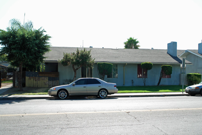 3220-3230 N Hughes Ave in Fresno, CA - Foto de edificio - Building Photo