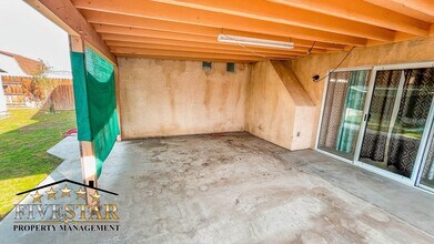 4605 Mt Everest Way in Bakersfield, CA - Building Photo - Building Photo