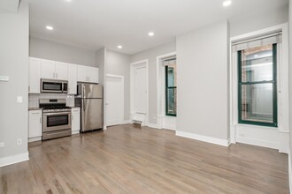 807 N Wabash Ave in Chicago, IL - Building Photo - Building Photo