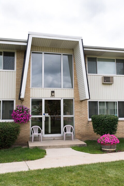 4065 S 65th St in Greenfield, WI - Building Photo