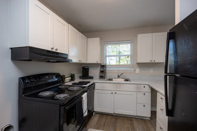 Vista Ridge Apartments in Gainesville, GA - Building Photo - Interior Photo