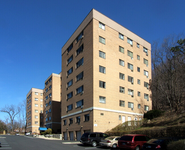 Penn Hill Condominium in Reading, PA - Foto de edificio - Building Photo