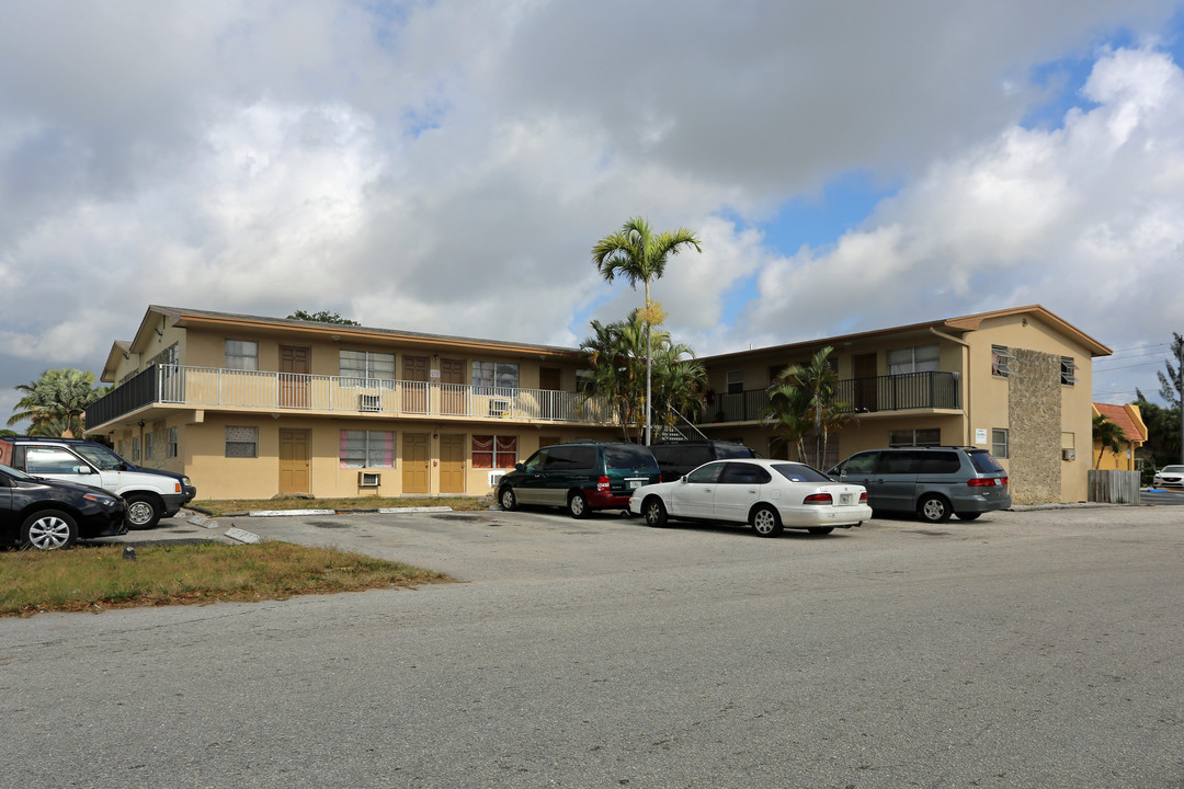 Lantana Apartments in Lantana, FL - Building Photo