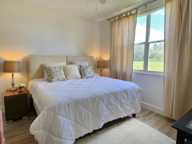 2060 Greenview Shores Blvd, Unit 305 in Wellington, FL - Building Photo - Building Photo