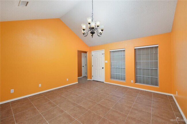 11 Yucca Ave in McAllen, TX - Building Photo - Building Photo