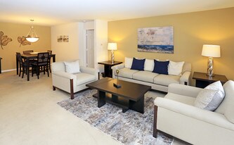 Embassy Place at White Oak Estate in Highland, IN - Building Photo